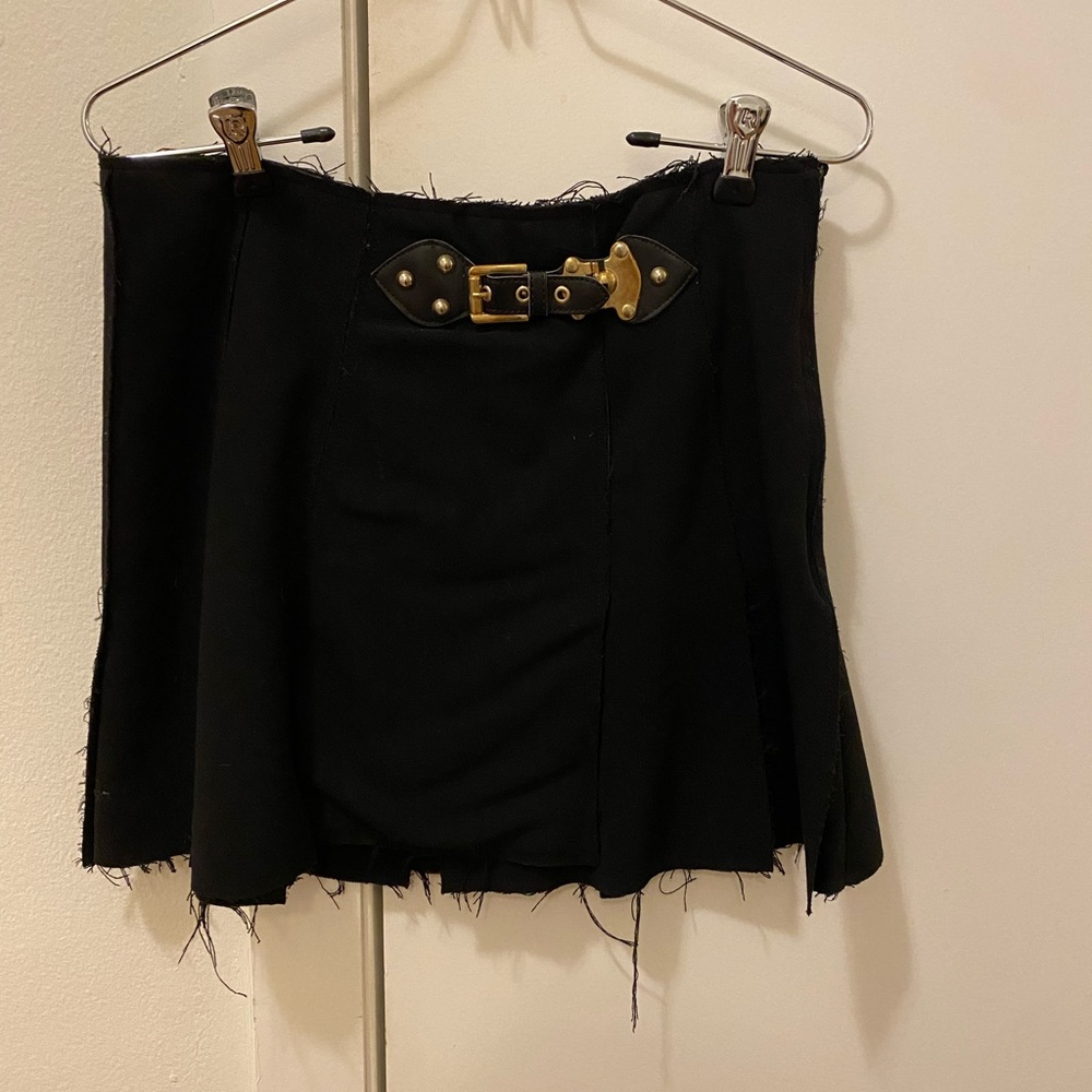 Zara- Pleated, Frey with stylish Buckle Skirt